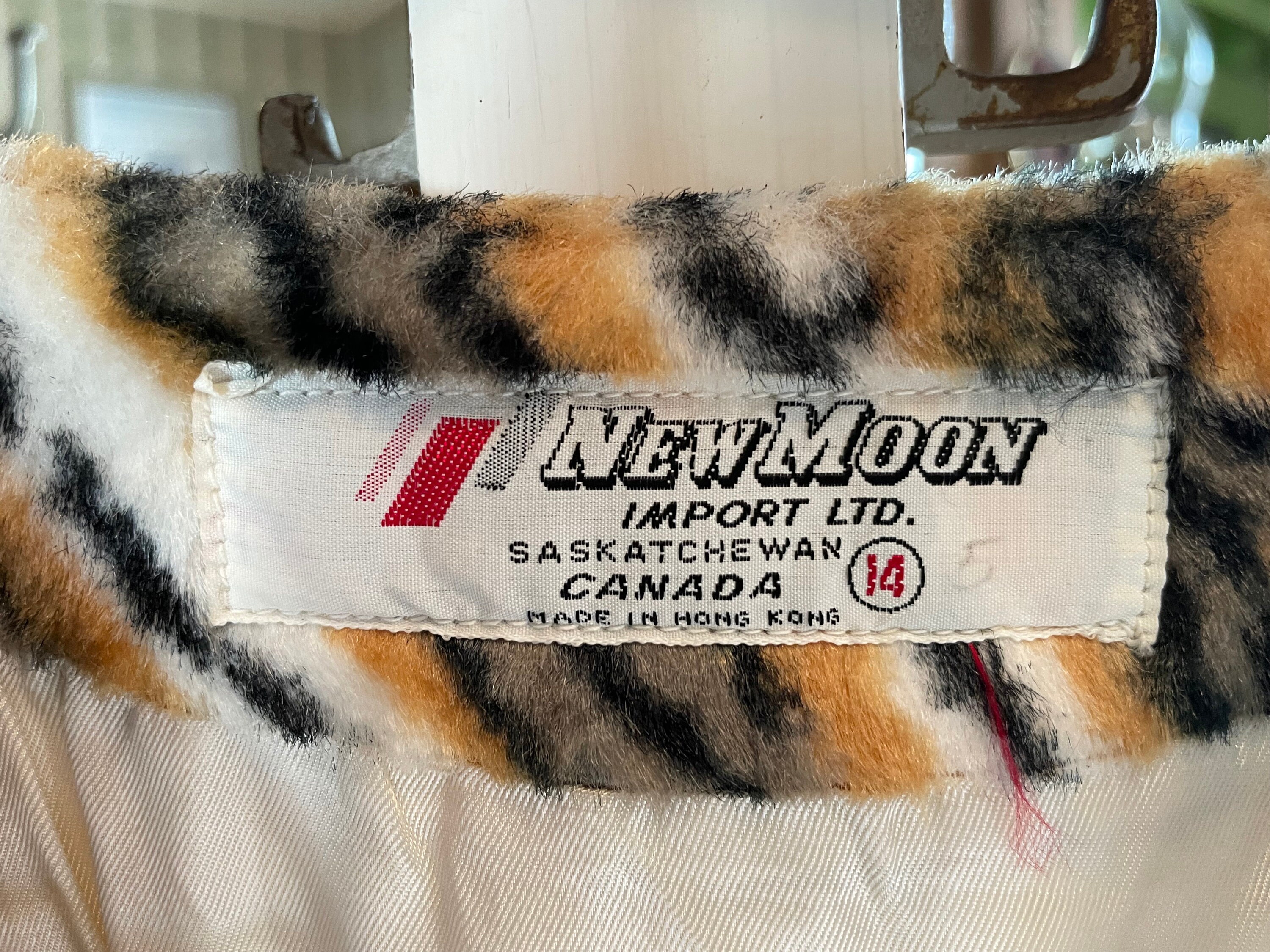 Vintage Animal Print Faux Fur Vest (B384) With Gold Metallic Chain