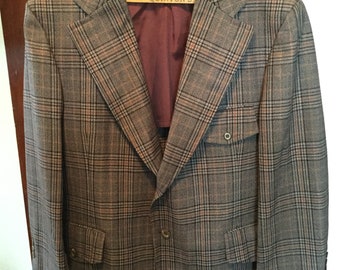 Very cool vintage large Fenwycke brown plaid wool sports coat, jacket (A769)