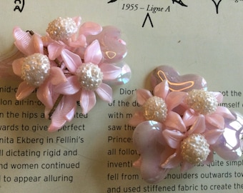 Vintage floral pink and white earrings (A953), clip on