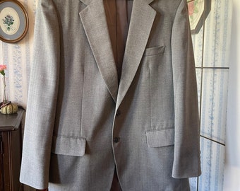 Vintage grey sport coat, grey wool jacket (C297), grey herringbone wool sport coat, blazer, jacket, tailored sport coat, suit jacket