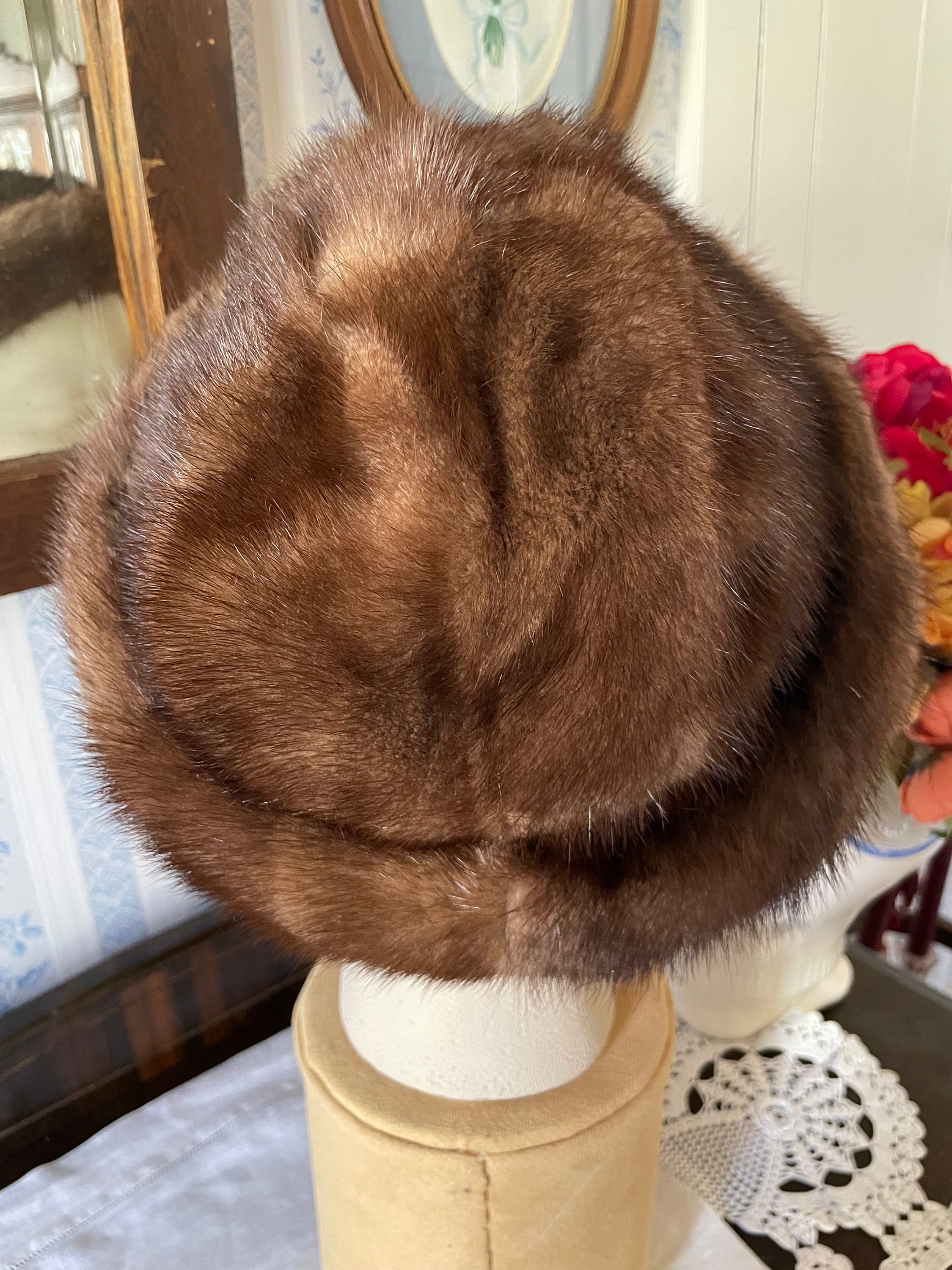 Vintage Elegant International Mink Fur Hat from Canada 21.5\