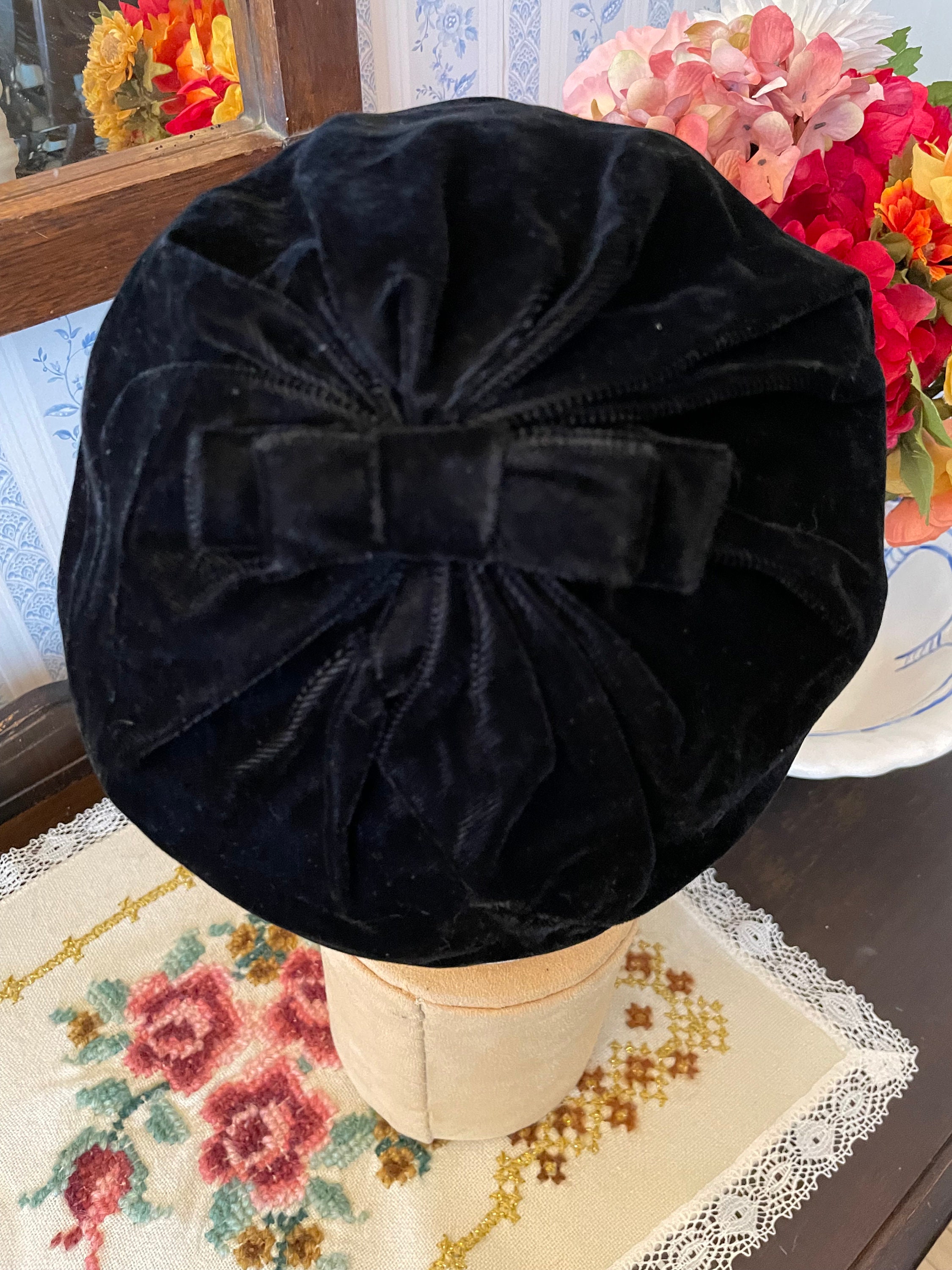 Vintage Black Tam, Black Velvet Hat, Tam (B801), Black