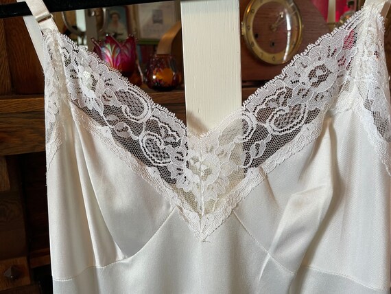 Vintage Ivory off White Slip, Slip Dress, Lingerie (B411) With Ivory and White Lace - Etsy Vintage Ivory off White Slip, Slip Dress, Lingerie (B411) With Ivory and White Lace - Etsy
