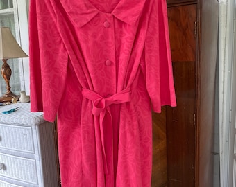 Vintage bright coral pink robe, dressing gown, tea gown (B454) with pockets and belt