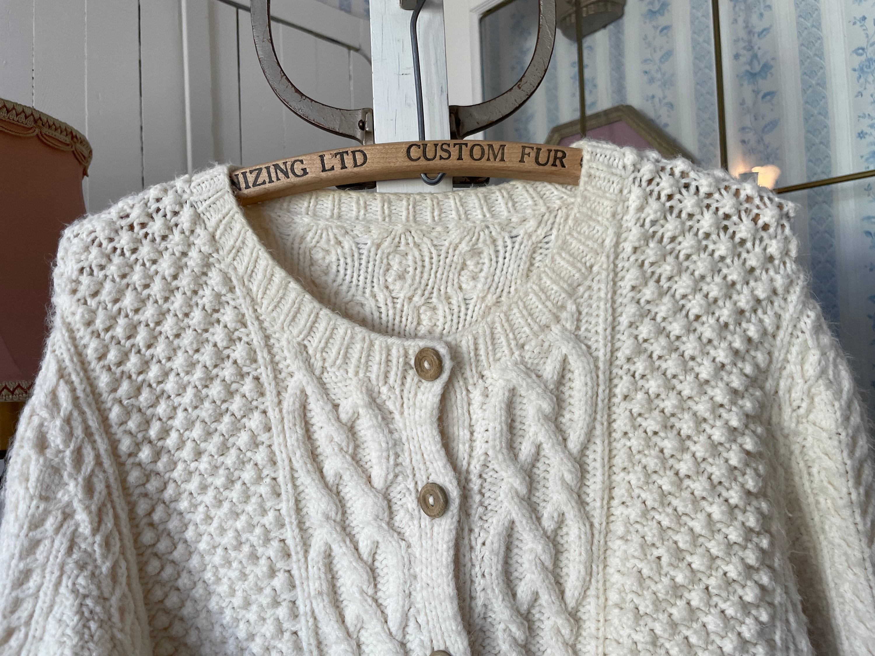 Cardigan Vintage Fait Main – Laine 100% Crème – Taille S (8-10) – Style édouardien