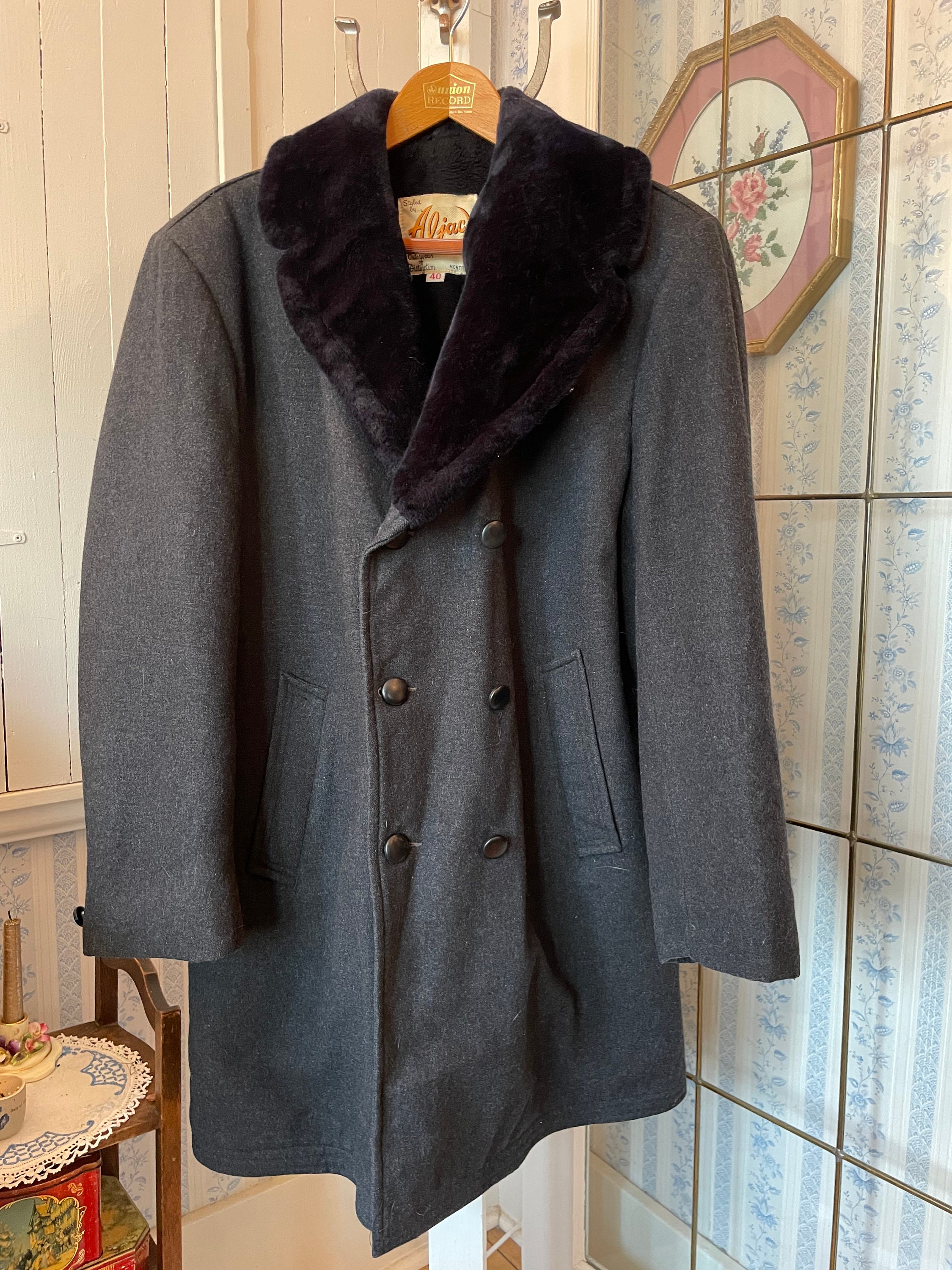 Navy blue store fur vest