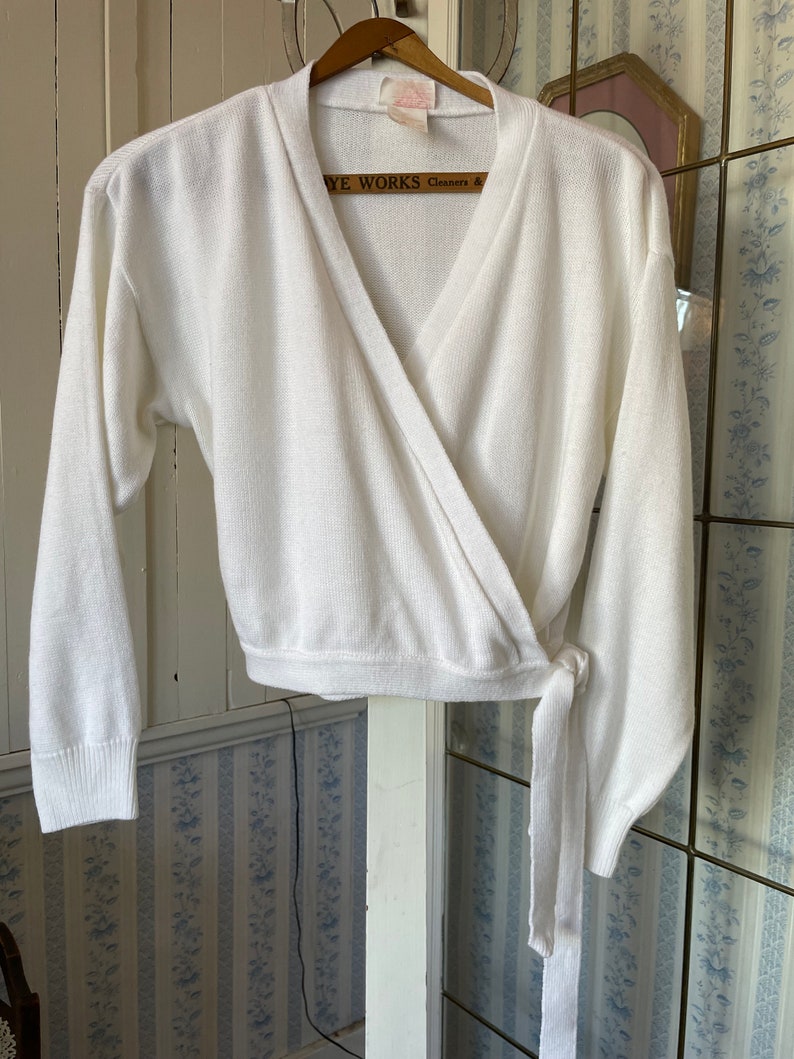 pull cache-cœur vintage, pull cache-cœur blanc, cardigan B786, châle acrylique blanc. pull croisé, cardigan image 1