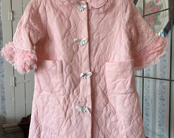 Vintage kids' pink robe, pink night robe (C495), pink quilted night robe, sleeping robe with lace trim and matching slippers