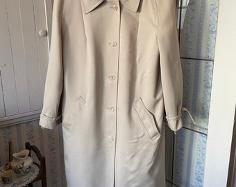 Vintage beige coat, light beige raincoat (B785), London Fog light beige raincoat with ties at cuffs