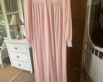 Vintage robe, dressing gown, lingerie (B468), pale pink with white lace
