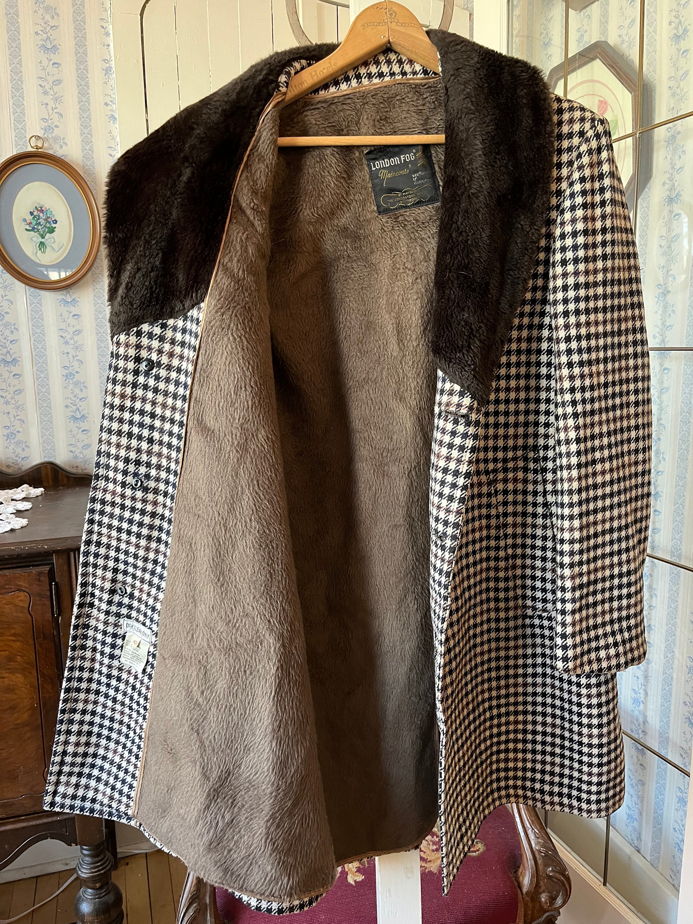 Vintage Checked Coat, Black and Beige Overcoat (C663 Vintage Checked Coat, Black and Beige Overcoat (C663