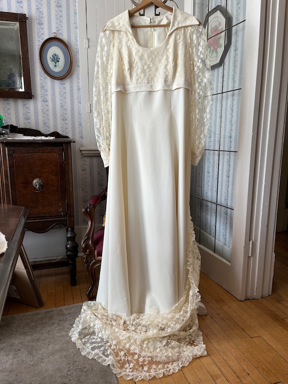 vintage ivory wedding dress Coast High Neck Style Embellished 20 days from June ~ Dec Meekay