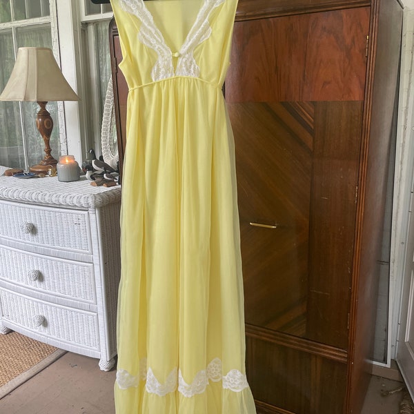 robe de nuit vintage, robe de nuit sans manches, lingerie (B469), jaune avec dentelle blanche