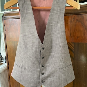 1940s Vintage Beige Brown Wool Vest Waistcoat / Checkers Stripe Vest / Men's 40s Rifle Country Club Vest / Size 36 / S / Small / Mens Suit - Etsy 1940s Vintage Beige Brown Wool Vest Waistcoat / Checkers Stripe Vest / Men's 40s Rifle Country Club Vest / Size 36 / S / Small / Mens Suit - Etsy