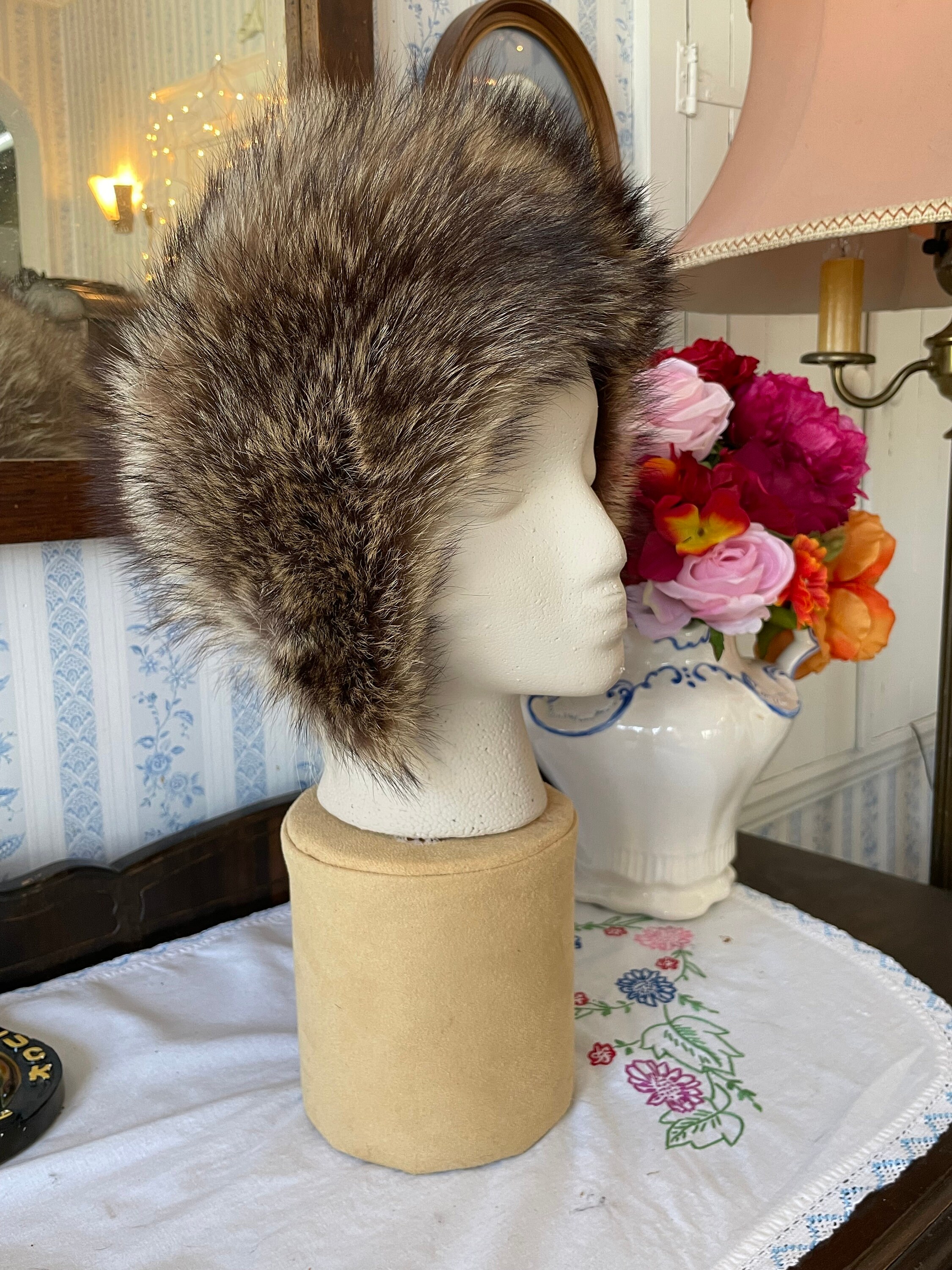Coach 100% Raccoon Fur Silk Lined Hat Light Brown XS/S NWT $498 MSRP Vintage Brown Fur Hat, Brown Raccoon Fur Winter Hat, Cap  main image 3