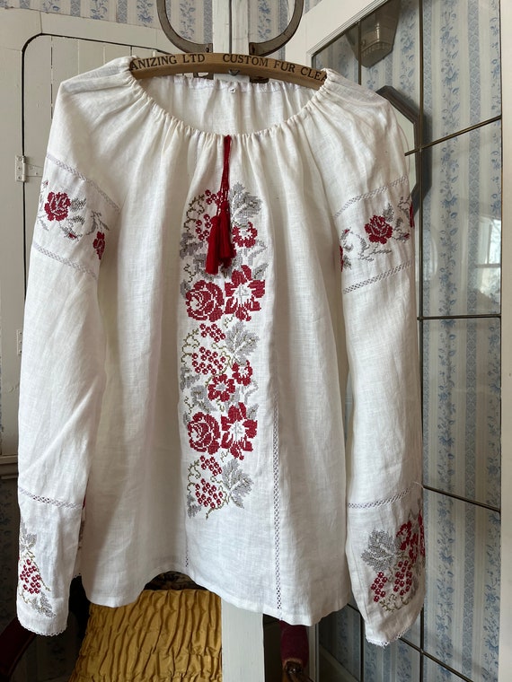 Vintage white linen top, embroidered blouse (C656)