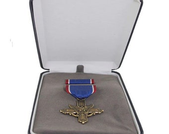 アメリカ軍　アメリカ　勲章　最高位勲章　激レア品　殊勲十字章　陸軍 アメリカ軍 アメリカ 勲章 最高位勲章 激レア 海軍十字章 - メルカリ