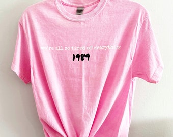 TS 1989 New Romantics Lyric T-Shirt - Handgefärbtes Pink