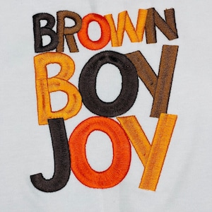 Besticktes braunes Boy Joy Shirt: African American Apparel