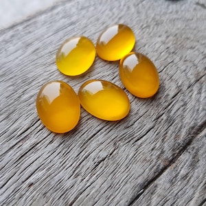 Exklusive AAA Grade Mango Chalcedon ovale Form flatback Cabochons, Edelsteingröße erhältlich von 6 x 4 mm bis 30 x 20 mm in kalibrierten Größen.