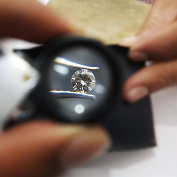 Diamantes sueltos calibrados naturales Diamante de color blanco de talla brillante Claridad VS2 SI1 Claridad G/H disponible en tamaños Diamante de 1 mm 2 mm 3 mm
