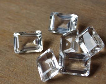 Cabochões de quartzo transparente natural retangular, calibrados nos tamanhos 7x9, 8x10, 9x11, 10x12, 10x14, 12x16, 13x18, 15x20, 16x22, 18x25 e 20x30 mm.