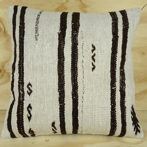 Housse de coussin kilim en chanvre moderne du milieu du siècle : coussin turc fait main, 20 x 20 po.
