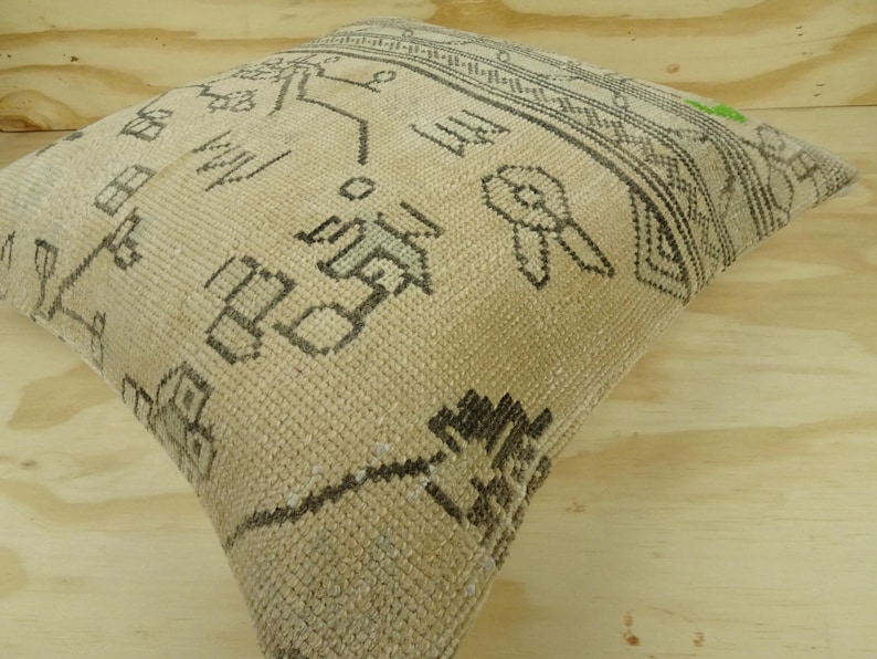 Vintage Persian Design Rug Pillow Cover: 20x20 inch,Home Living Sofa Decor Pillows. image 6