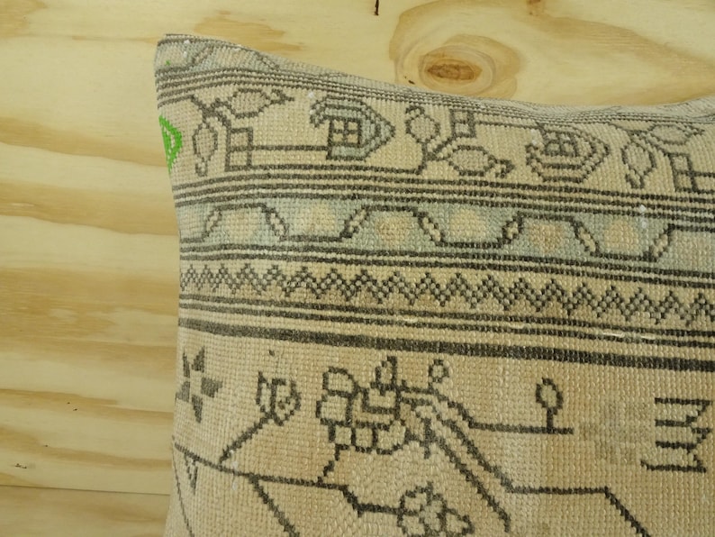 Vintage Persian Design Rug Pillow Cover: 20x20 inch,Home Living Sofa Decor Pillows. image 3