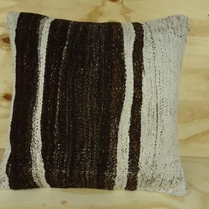 Hemp Kilim Pillow Cover: Turkish Bohemian Cushion (20&#39;x20&#39;)