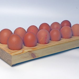 Äggställ för 12 ägg (ett dussin) 6 x 2 - Handgjorda av återvunnet trä i Storbritannien
