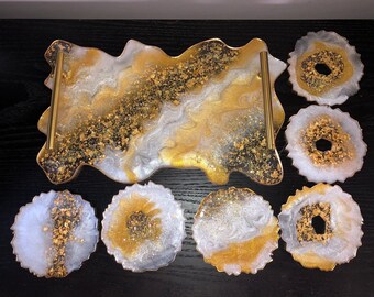 Hartsbricka; serveringsbricka med underläggsset, dekorativ bricka, inflyttningspresent, hartsunderlägg, harts, hartsbricka, guldbricka, guld heminredning