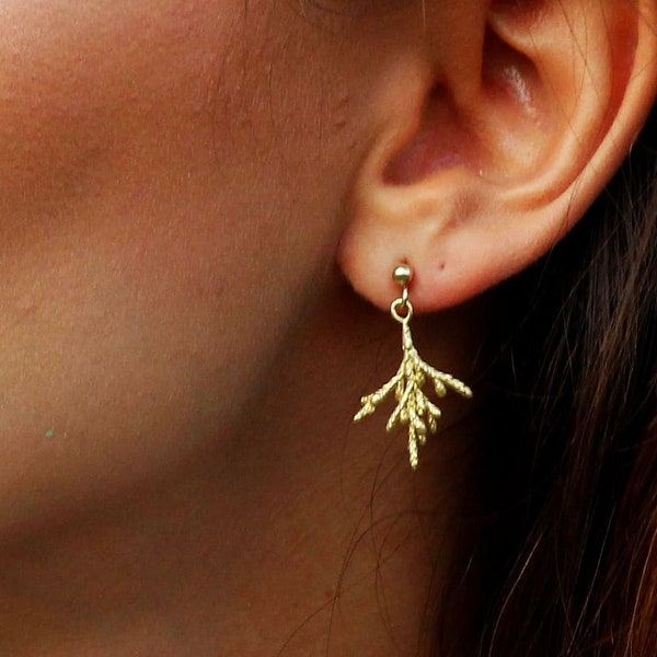 Minimal drop earrings, Thuja twig earrings, Brass thuja tree branch jewelry, Arborvitae gift idea, Rustic wedding jewelry