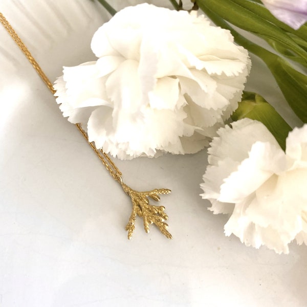 Minimal thuja twig pendant with gold plated chain, Dainty thuja necklace, Thuja twig pendant, Arborvitae plant botanical jewelry