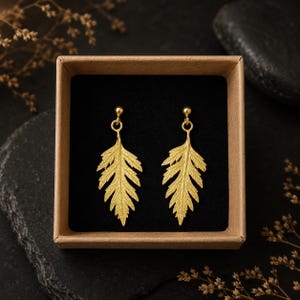Gold Farn Blatt baumeln Ohrringe, Natur inspirierte Messing Schmuck, Botanische Geschenke für die Frau, Herbst Schmuck von Pflanzen inspiriert, hypoallergen