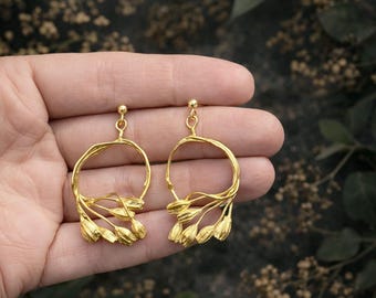 Botanical Twig Hoop Earrings, Branches and Leaves delicately woven Lapsana communis plant earrings, Eye-catching jewelry made of brass