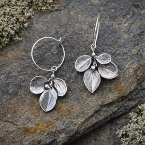 Zilveren bladeren bengelen oorbellen, uniek kerstcadeau, natuurlijke Cotoneaster blad boho sieraden, botanisch cadeau voor haar, natuur geïnspireerd