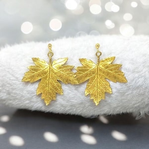 Brass Maple Leaf Earrings, Realistic botanical jewelry with leaf motif in gold, Eye-catching nature-inspired jewelry fashion