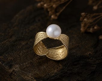 Gold Tone Pearl Ring, Textured Brass Statement Ring, Open Wrap Band with White Pearl, Handmade Adjustable Ring, Elegant Organic Jewelry