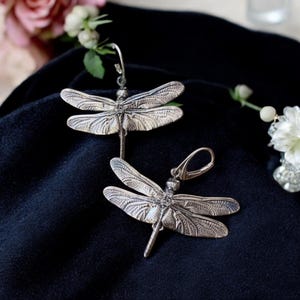 Dragonfly Earrings - Real flying insect jewelry, Damselfly dangle earrings, Eye-catching statement jewelry, Fairycore jewelry