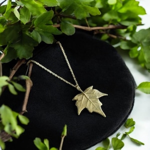 Gold maple leaf necklace pendant made from brass, Realistic botanical jewelry with leaf motif, Eye-catching nature necklace, Gift for her