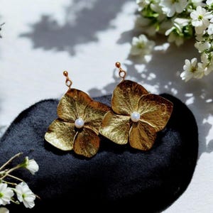 Statement flowers and pearls earrings, Statement Floral Brass Jewelry, Large Bloom Wedding Earrings, Romantic Gift for Her