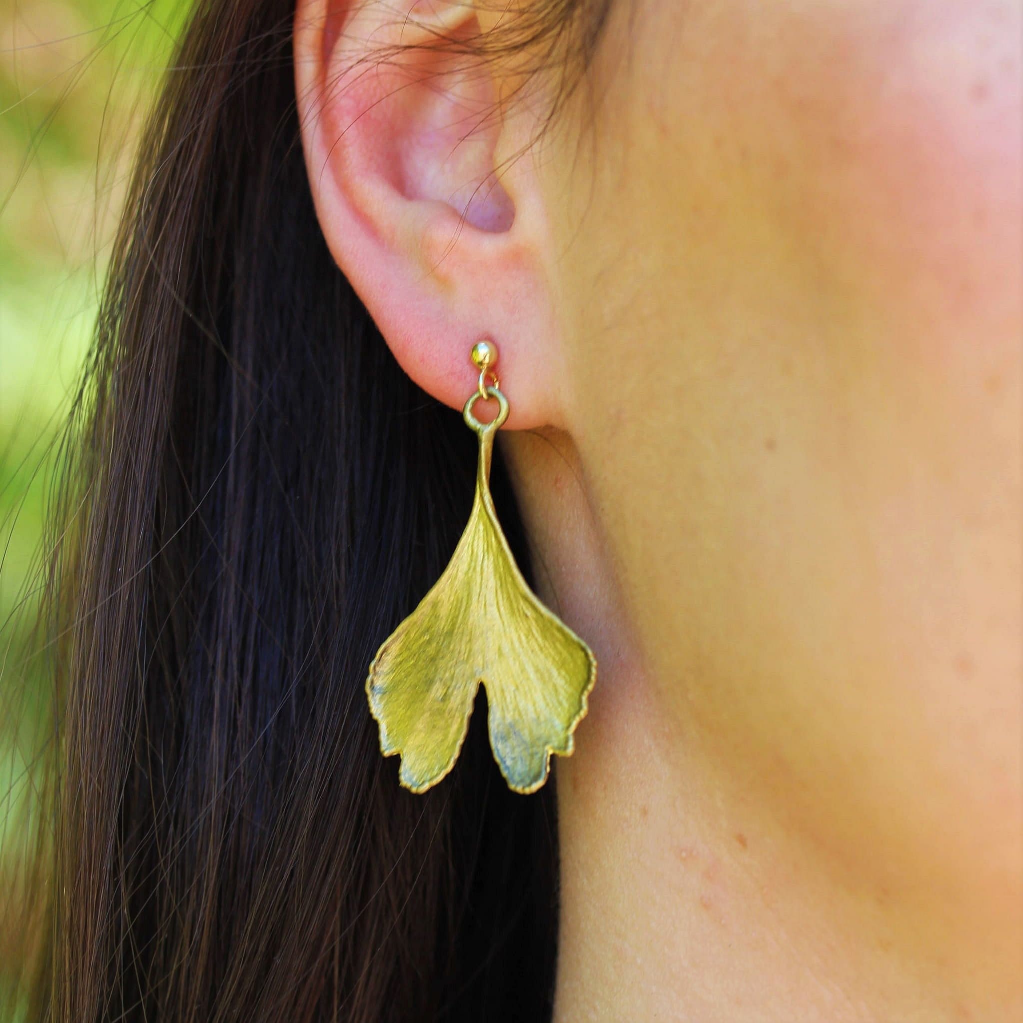 mame Botanical Leaf Asymmetry Earring（Gradient Momiji and Ginkgo 