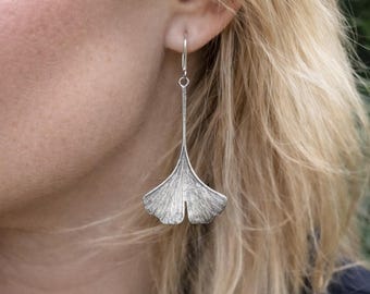 Pendientes extralargos de hojas, extravagantes pendientes colgantes de ginkgo en plata, joyería botánica de ginkgo biloba, pendientes de boda, joyería llamativa