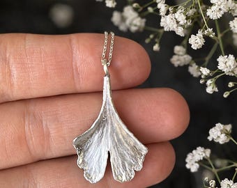 Colgante de hoja de ginkgo con cadena de plata de ley, collar de ginkgo biloba, joyería botánica para bodas, amuleto de longevidad.
