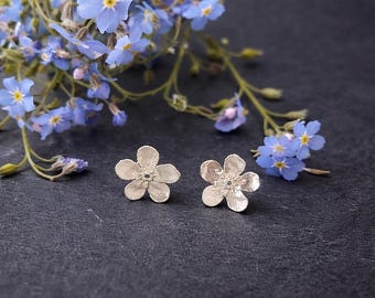 Pendientes Nomeolvides – Pendientes de plata con forma de flor, un delicado regalo floral.