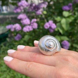 Stor snäckskalring – Justerbar statementring, silverpläterade naturliga snäcksmycken