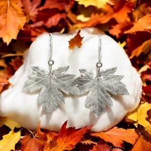 Silver Maple Leaf Earrings, Realistic botanical jewelry with leaf motif, Eye-catching nature-inspired jewelry fashion