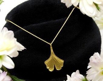 Gold ginkgo leaf pendant with chain, Ginko biloba necklace, Botanical wedding jewelry, Longevity amulet, Gift for wife