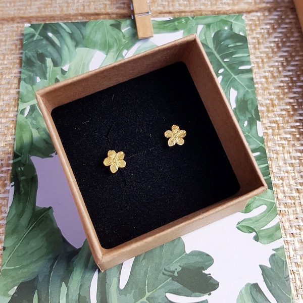 Tiny Forget-Me-Not Flower stud Earrings - Gold color brass Myosotis flower stud Earrings, Symbol of remembrance and true love